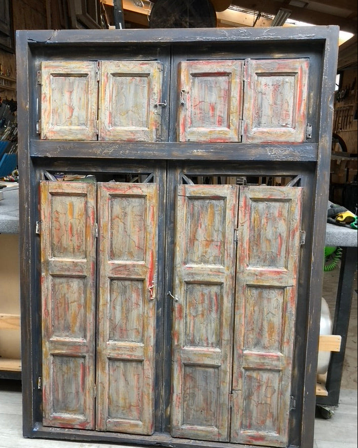 Espejo Decorativo con Puertas